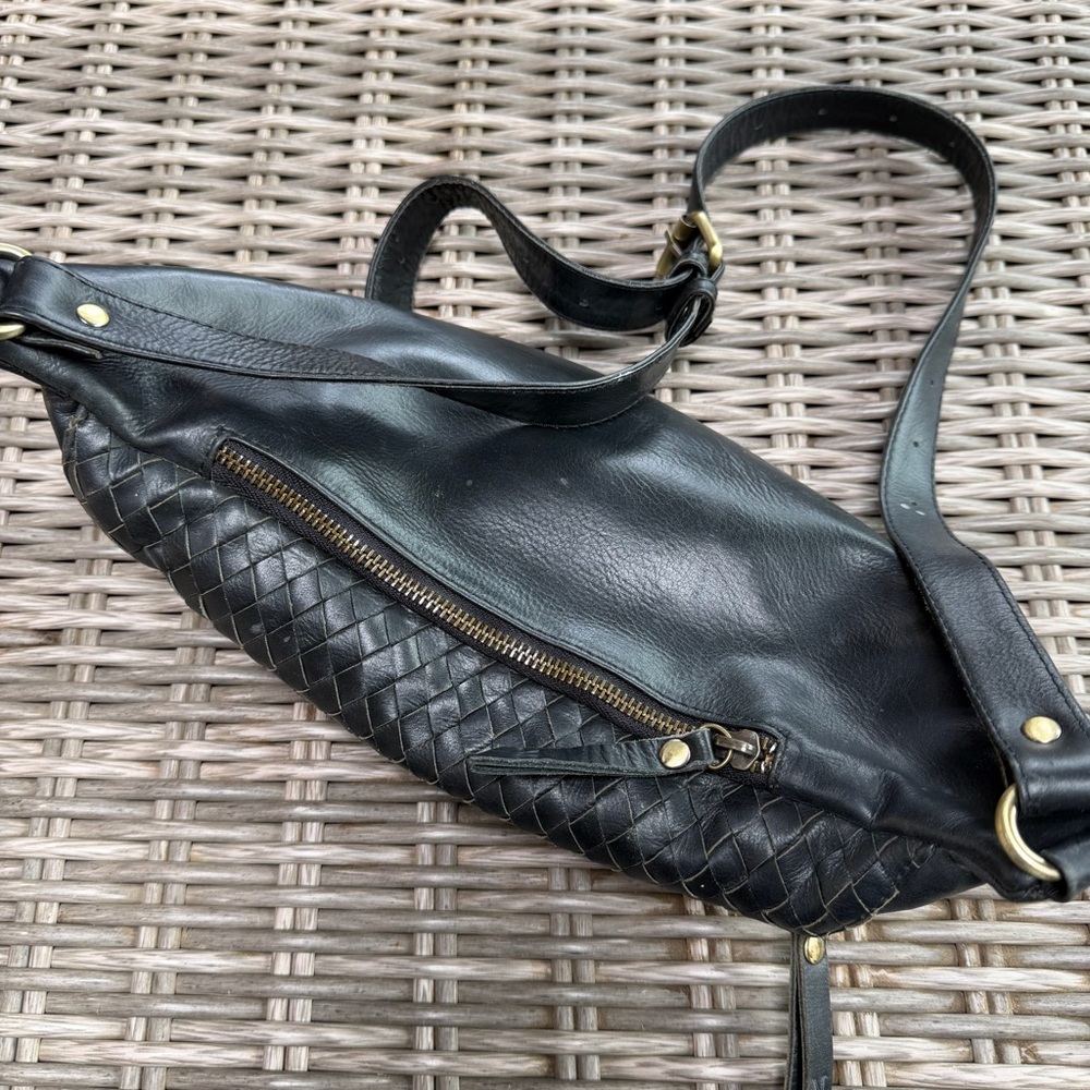 MANDRN Woven Atlas Crossbody! 💃 🔥 - Picture 6 of 14